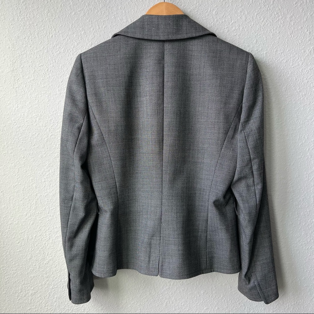 Tahari ASL | Gray Skirt Suit Size 6 - Picture 3 of 13